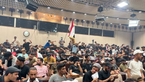 В Ираке протестующие прорвались в здание парламента
