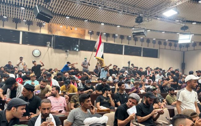 В Іраку протестувальники прорвалися в будівлю парламенту