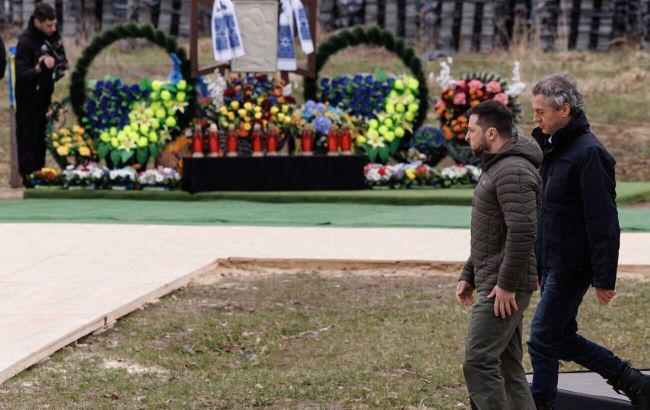 Премьер Словении заговорил по-украински в Буче: вместе с вами и мы козацкого рода (видео)