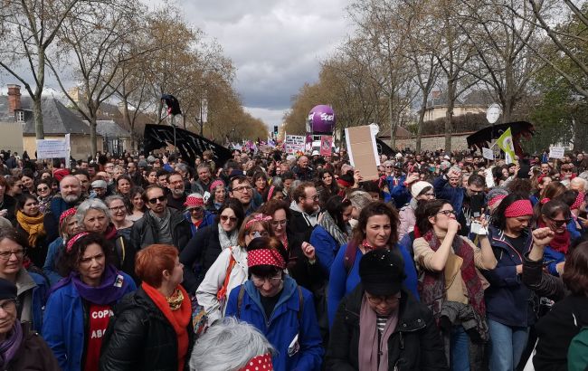 Протесты во Франции: более полумиллиона человек вышли против пенсионной реформы