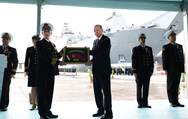 Турция вывела в море первый в мире корабль, с которого могут взлетать БПЛА