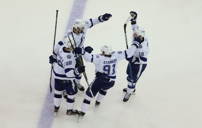 "Тампа" впервые повела в финальной серии Восточной конференции НХЛ