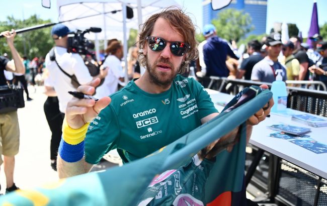 Феттель отримав пам'ятний подарунок за підтримку України у війні з РФ