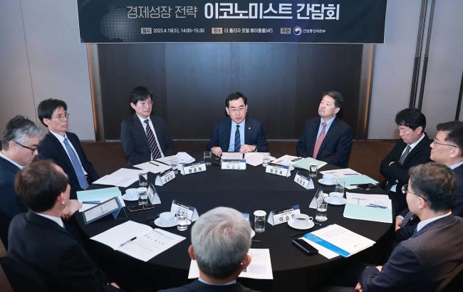 США і Південна Корея поглиблюють співпрацю: підписали понад 20 меморандумів