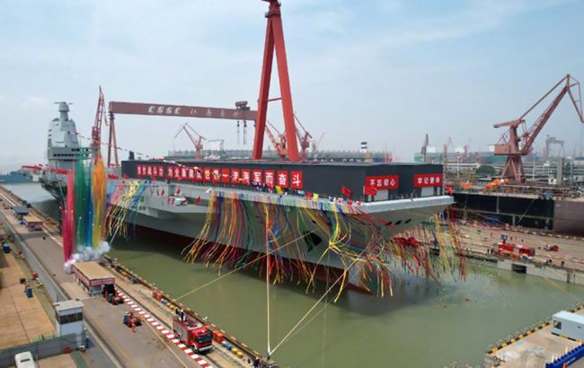 Китай спустив на воду третій авіаносець
