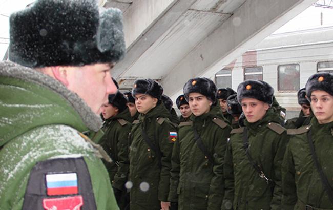 Росія взяла на службу понад 600 жителів анексованого Криму