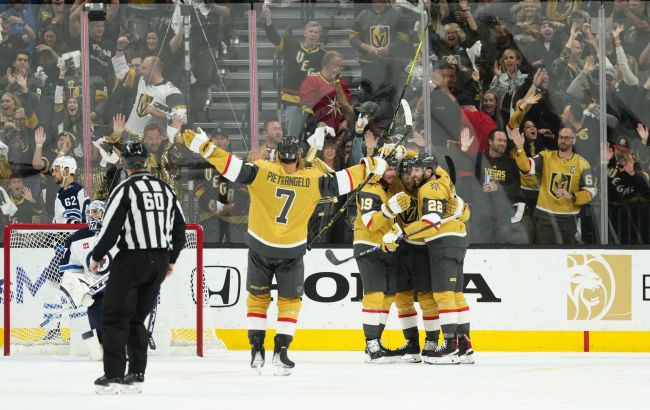 "Вегас" первым прошел первый раунд Кубка Стэнли: видео всех голов вечера НХЛ