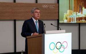 Бах предложил собрать деньги для восстановления спортивных объектов Украины