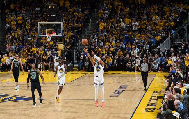 "Голден Стэйт" впервые повел в финальной серии НБА против "Бостона"