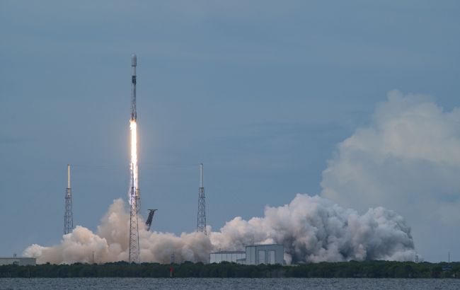 SpaceX вывела на орбиту очередную партию спутников Starlink: видео запуска ракеты
