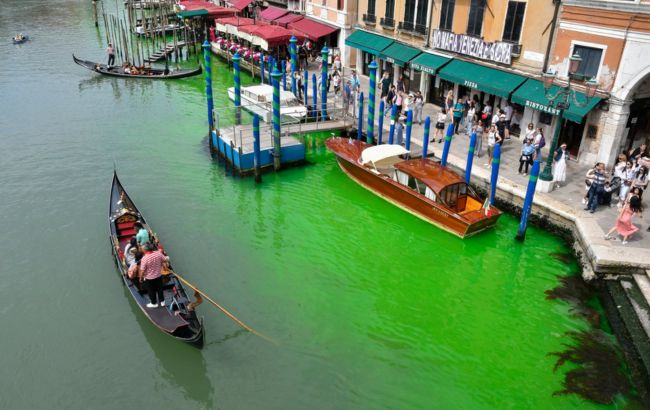 Вода в Гранд-канале Венеции стала ярко-зеленой: начато расследование
