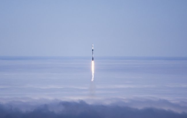 SpaceX вивела на орбіту більше півсотні супутників: відео запуску ракети
