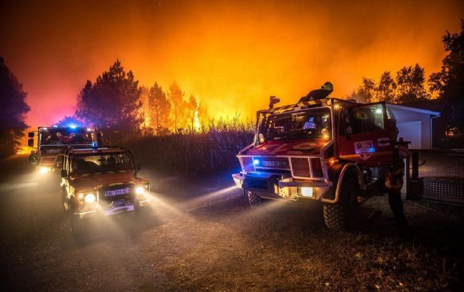 Во Франции бушуют масштабные лесные пожары: эвакуированы 10 тысяч человек