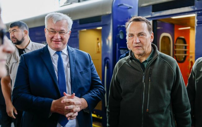 В Киев прибыли глава МИД Польши Сикорский и принц Гарри