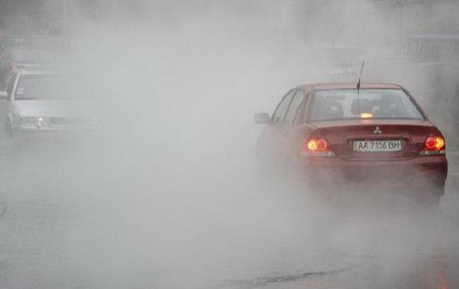 ГАИ предупреждает киевских водителей о тумане и задымленности на дорогах