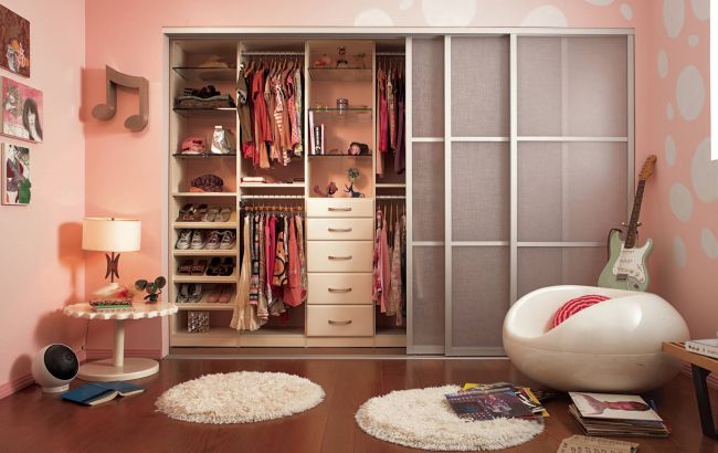 Повний порядок: як облаштувати гардеробну систему в маленькій квартирі