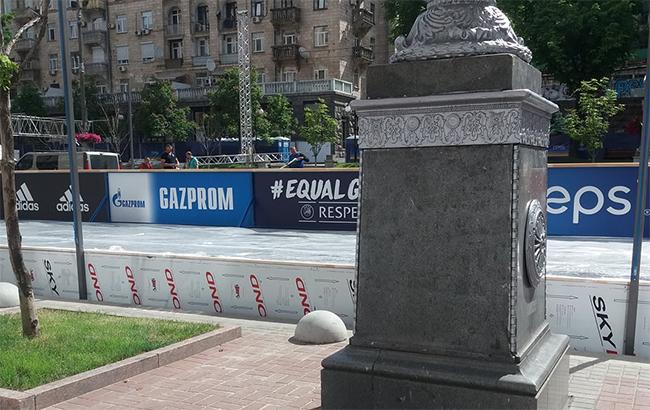 Киев попросит УЕФА снять рекламные баннеры с логотипом "Газпрома"