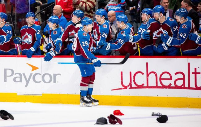Лідер "Колорадо" з покером шайб очолив топ-3 зірок вечора НХЛ: відео