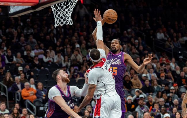 Надважливий данк зіркового ветерана гарантував перемогу "Фінікса": момент дня в НБА