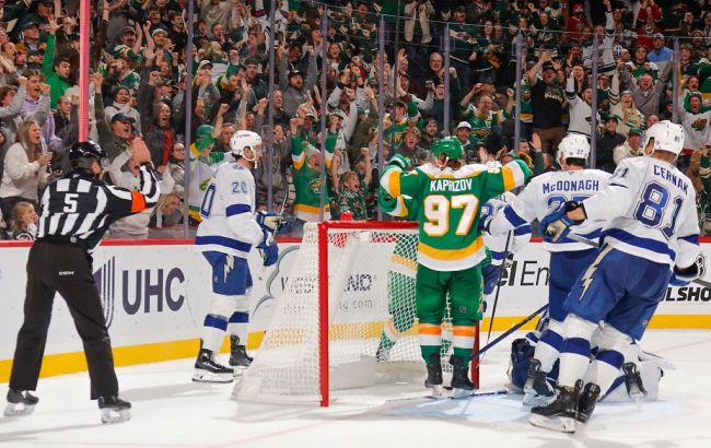 На фарт. Форвард "Миннесоты" оформил гол-фантом не той шайбой: курьез дня в НХЛ