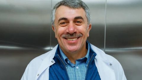 Как правильно купать младенца: доктор Комаровский дал ответ