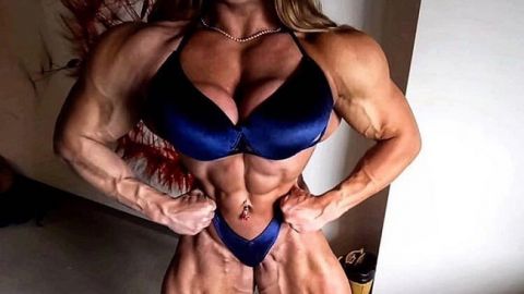 Абсолютно огидно: жінка-бодібілдер з чотирма грудьми жахнула мережу (відео)