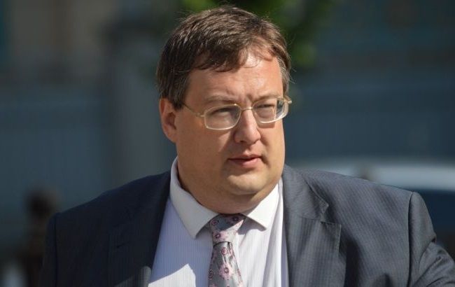 Геращенко: слідчі готують клопотання до суду про утримання колишнього пасинка Фірташа під арештом