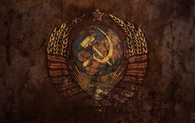 Третина українців підтримують заборону комуністичної символіки, третина - проти