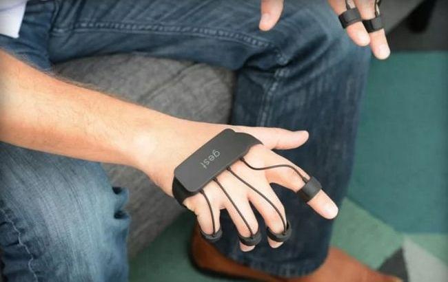 Американские стартаперы создали "волшебную" перчатку