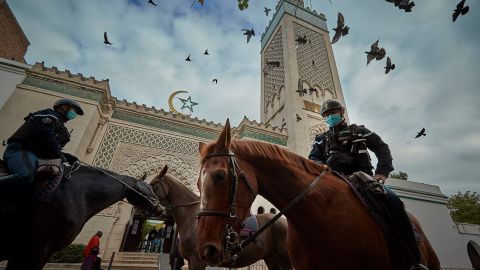 У Франції перевірять 76 мечетей після терактів