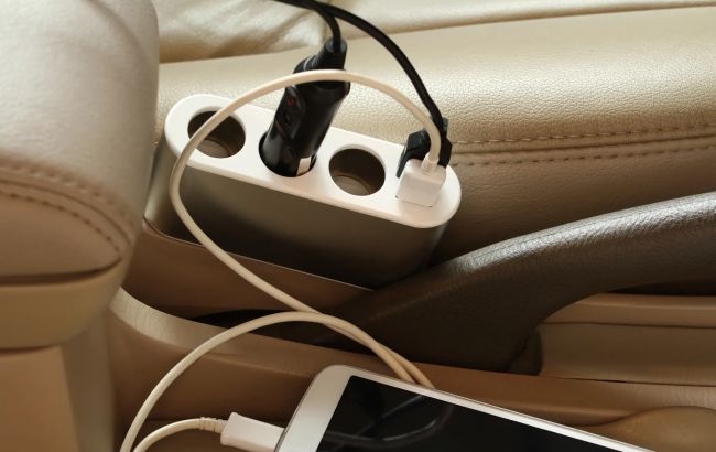 Как правильно заряжать смартфон в автомобиле от прикуривателя: полезные советы