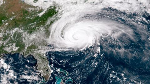 У Перу аномальні хвилі вбили двох людей. Пляж вирішили закрити