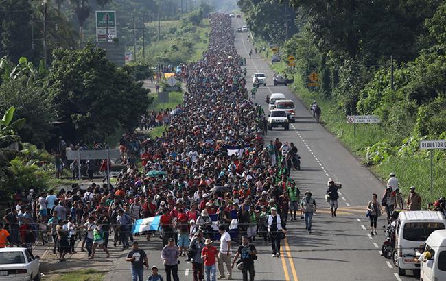 К границе США из Сальвадора направляется новый караван мигрантов