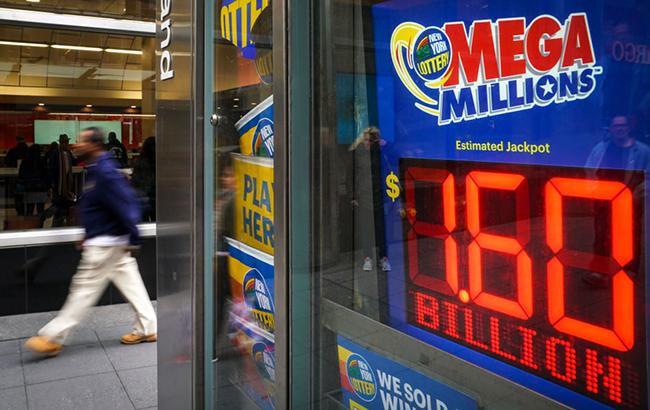 Неймовірний джек-пот: по дешевому лотерейному квитку виграли 1,6 млрд доларів