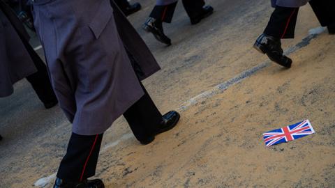 Экс-сотрудник визового центра Британии рассказал о планах ФСБ отправить туда "пару человек"