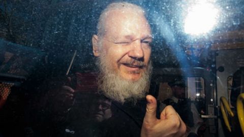 МИД Эквадора назвал причины отказа Ассанжу в убежище