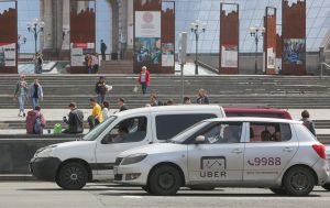 У Києві встановлять стелю цін на таксі під час тривог