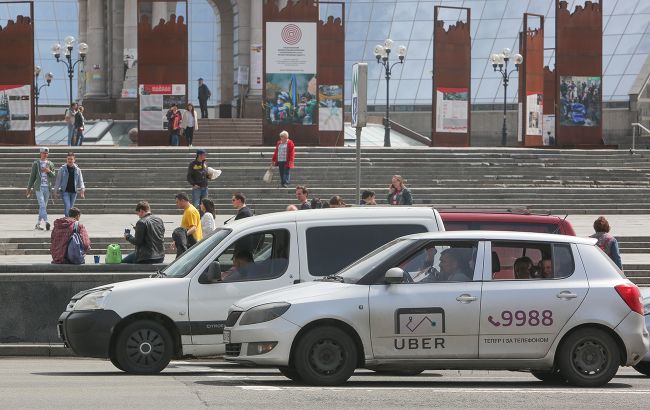 У Києві встановлять стелю цін на таксі під час тривог