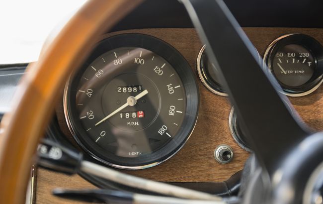 Скрученный пробег автомобиля: как обнаружить и на что влияет