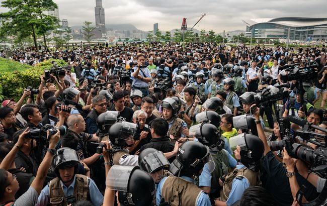 Влада Гонконгу має намір відкласти прийняття закону про екстрадицію