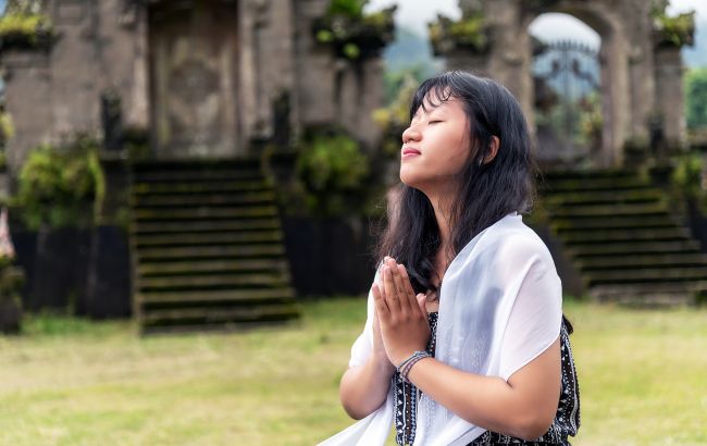 Жінка 4 роки поклонялася зеленій статуї, яка виявилася Шреком