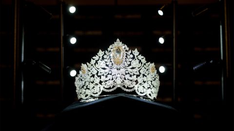 80-річна жінка вийшла у фінал "Міс Всесвіт": як виглядає ця красуня