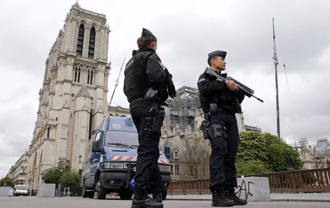 Полиция задержала подростка, который захватил заложников во Франции