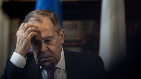 Лавров о ситуации на Донбассе: Украина "переводит стрелки" на Россию