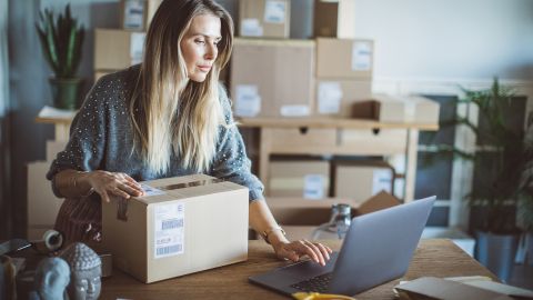 Украинцев обяжут открывать отдельные счета для продажи через интернет и сдачи квартир