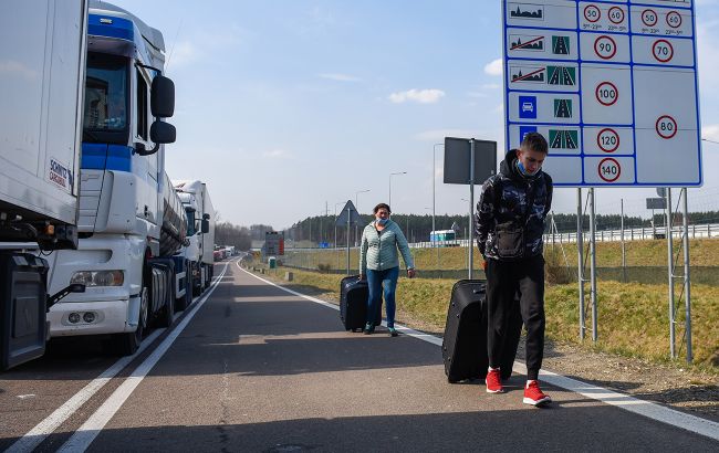 Латвия объявила чрезвычайное положение на границе из-за мигрантов из Беларуси