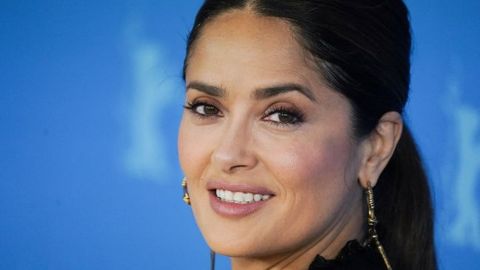 Легко і просто: 54-річна Сальма Хайєк розповіла, як рятується від кіл під очима