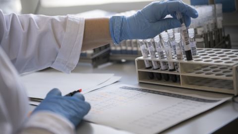 Таиланд сообщил о первом случае заражения "Омикроном": власти предупредили о карантине