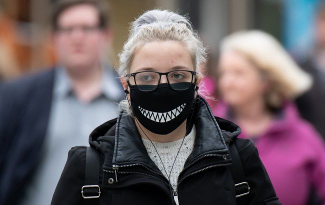 Нью-Йорк возвращает маски из-за штамма "Омикрон": заболевших стало больше