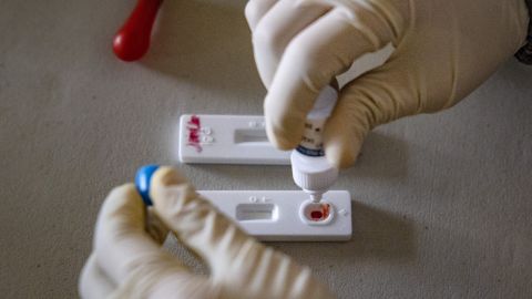 "Омикрон" более заразный для переболевших COVID, - ВОЗ